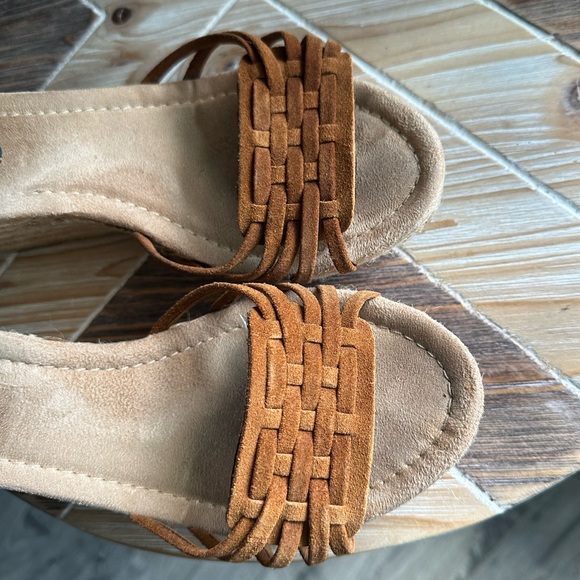 EUC Minnetonka Fringe Wedge Sandals - Picture 3 of 9